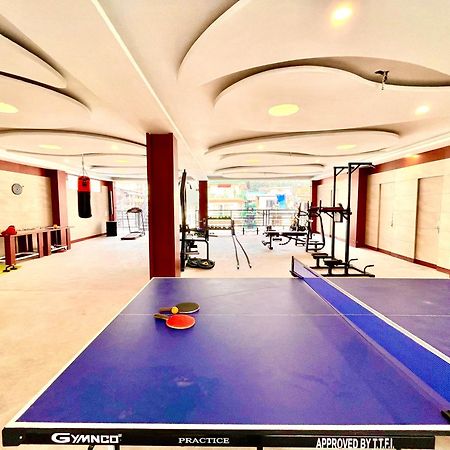 Vista Resort, Manali - ! Near Mall Road !! Hot & Cold Ac Rooms !! Best Selling !! Big Parking !! Luxury Collection !! Open Terrace !! Lift !! Playing Zone !! Property Of The Year ! Buitenkant foto