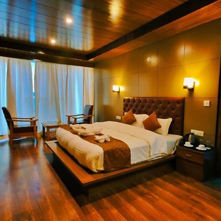 Vista Resort, Manali - ! Near Mall Road !! Hot & Cold Ac Rooms !! Best Selling !! Big Parking !! Luxury Collection !! Open Terrace !! Lift !! Playing Zone !! Property Of The Year ! Buitenkant foto