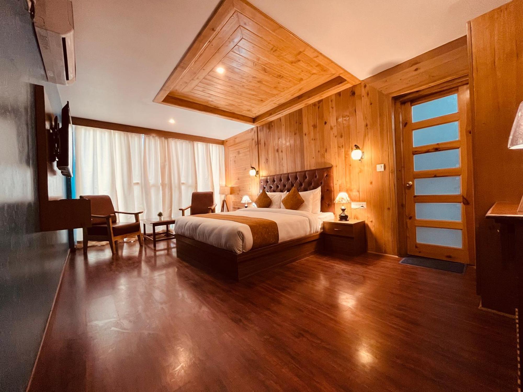 Vista Resort, Manali - ! Near Mall Road !! Hot & Cold Ac Rooms !! Best Selling !! Big Parking !! Luxury Collection !! Open Terrace !! Lift !! Playing Zone !! Property Of The Year ! Buitenkant foto