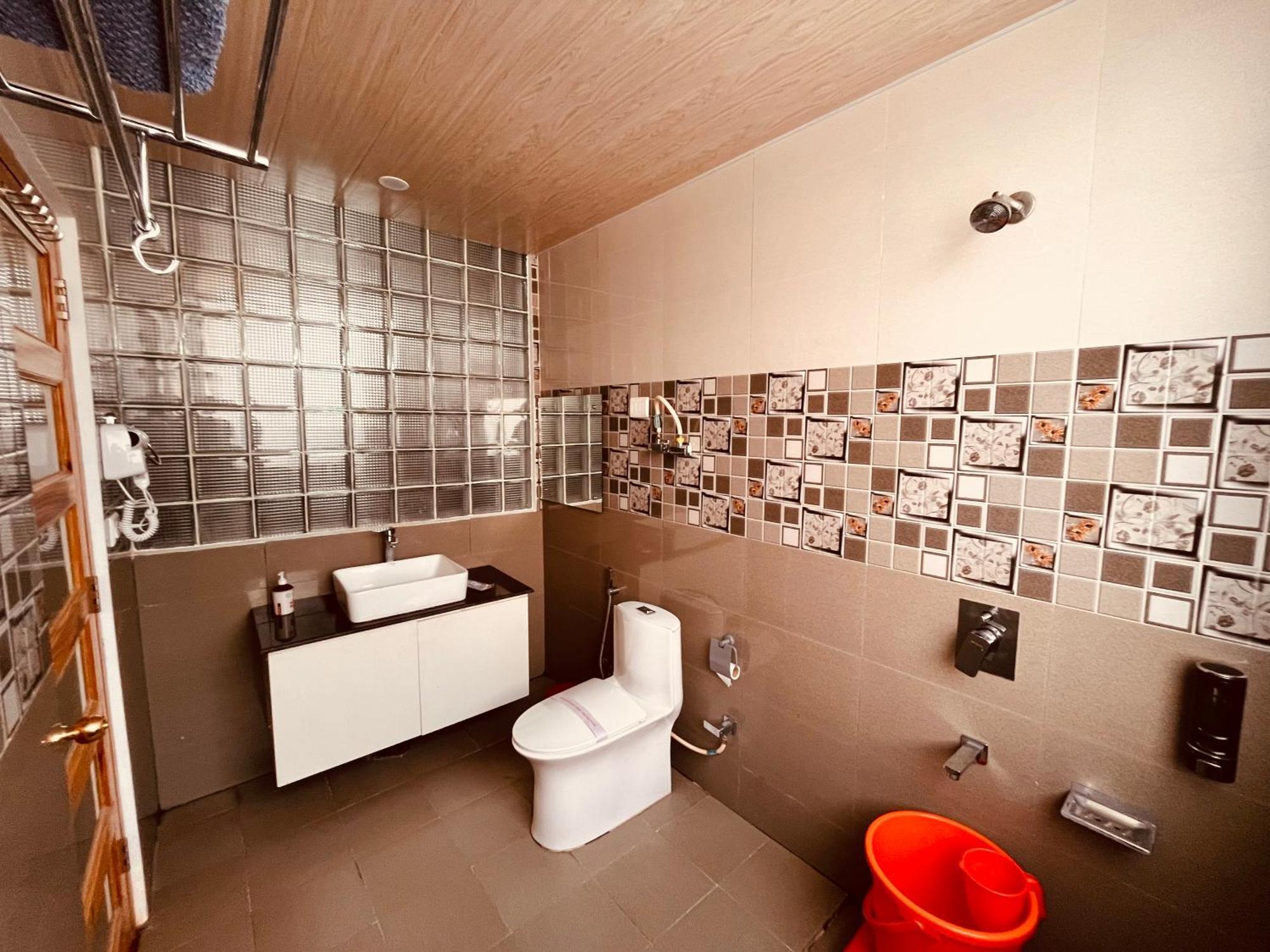 Vista Resort, Manali - ! Near Mall Road !! Hot & Cold Ac Rooms !! Best Selling !! Big Parking !! Luxury Collection !! Open Terrace !! Lift !! Playing Zone !! Property Of The Year ! Buitenkant foto