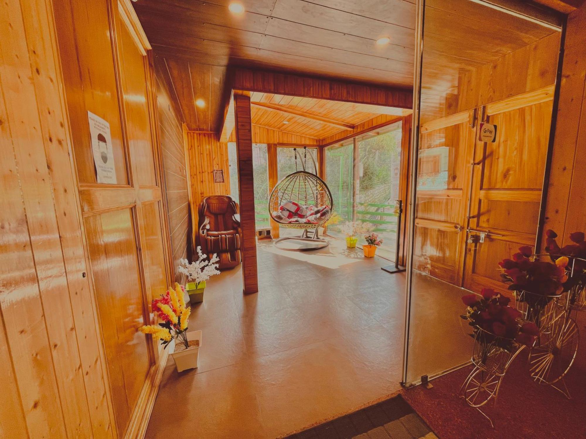 Vista Resort, Manali - ! Near Mall Road !! Hot & Cold Ac Rooms !! Best Selling !! Big Parking !! Luxury Collection !! Open Terrace !! Lift !! Playing Zone !! Property Of The Year ! Buitenkant foto