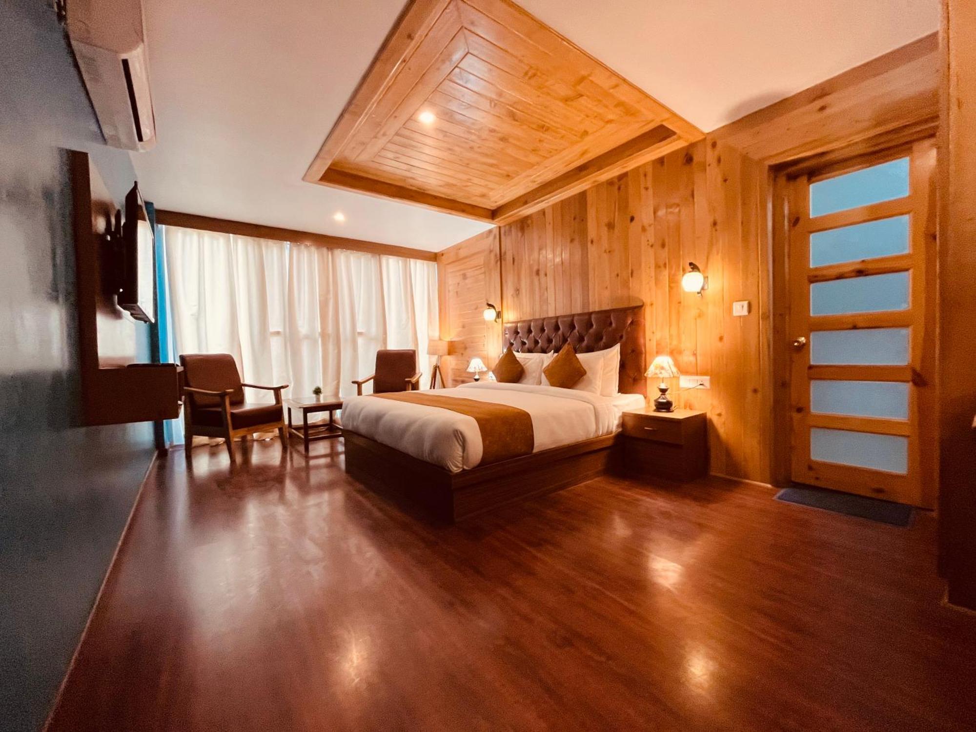 Vista Resort, Manali - ! Near Mall Road !! Hot & Cold Ac Rooms !! Best Selling !! Big Parking !! Luxury Collection !! Open Terrace !! Lift !! Playing Zone !! Property Of The Year ! Buitenkant foto