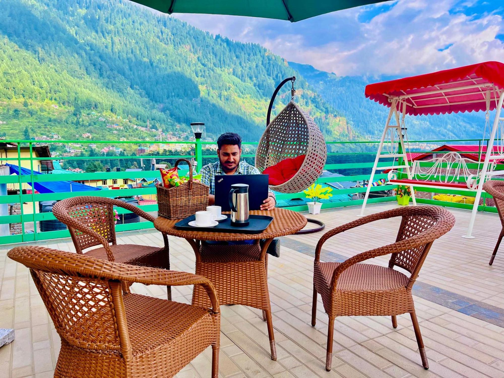 Vista Resort, Manali - ! Near Mall Road !! Hot & Cold Ac Rooms !! Best Selling !! Big Parking !! Luxury Collection !! Open Terrace !! Lift !! Playing Zone !! Property Of The Year ! Buitenkant foto