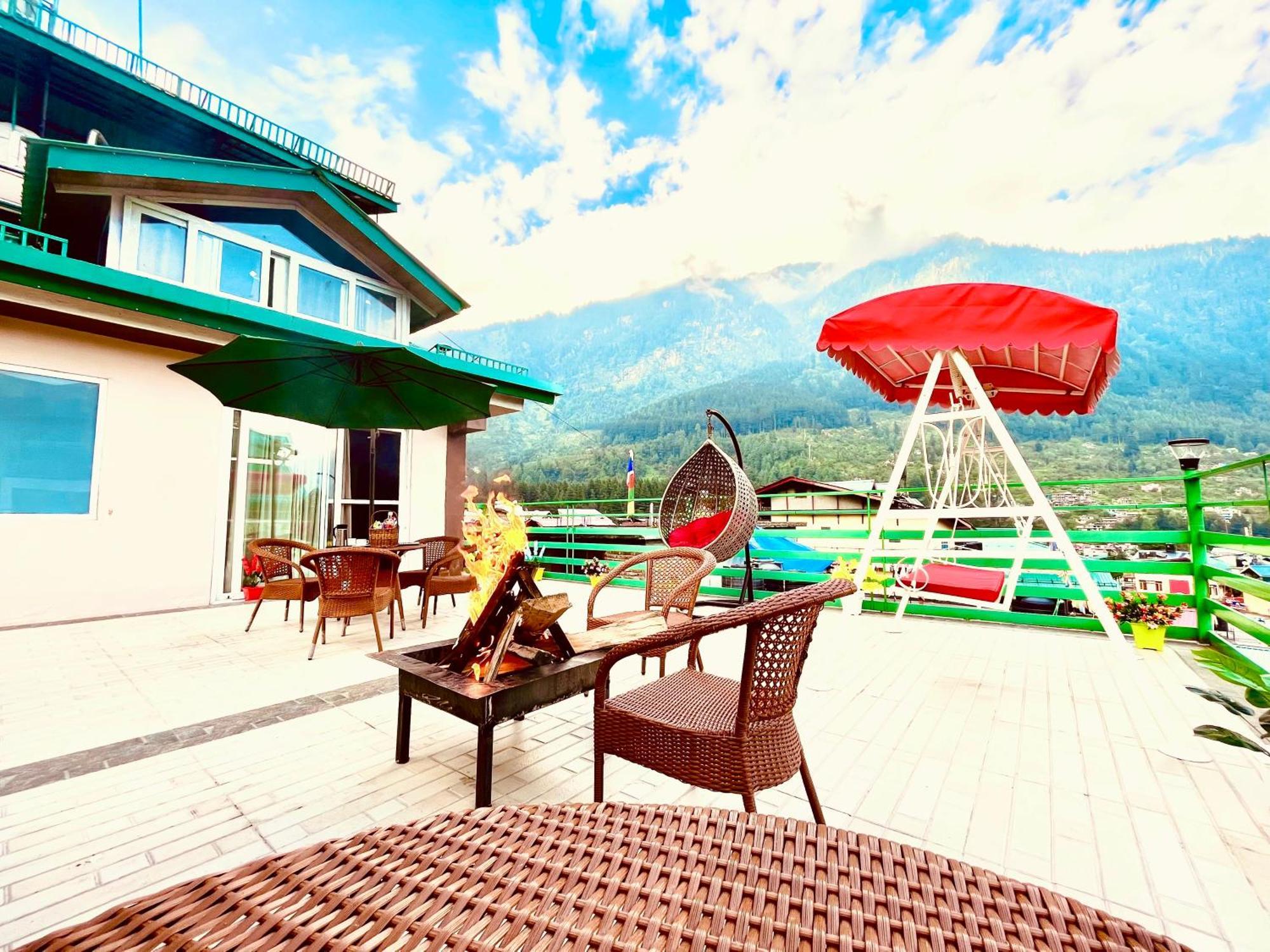 Vista Resort, Manali - ! Near Mall Road !! Hot & Cold Ac Rooms !! Best Selling !! Big Parking !! Luxury Collection !! Open Terrace !! Lift !! Playing Zone !! Property Of The Year ! Buitenkant foto
