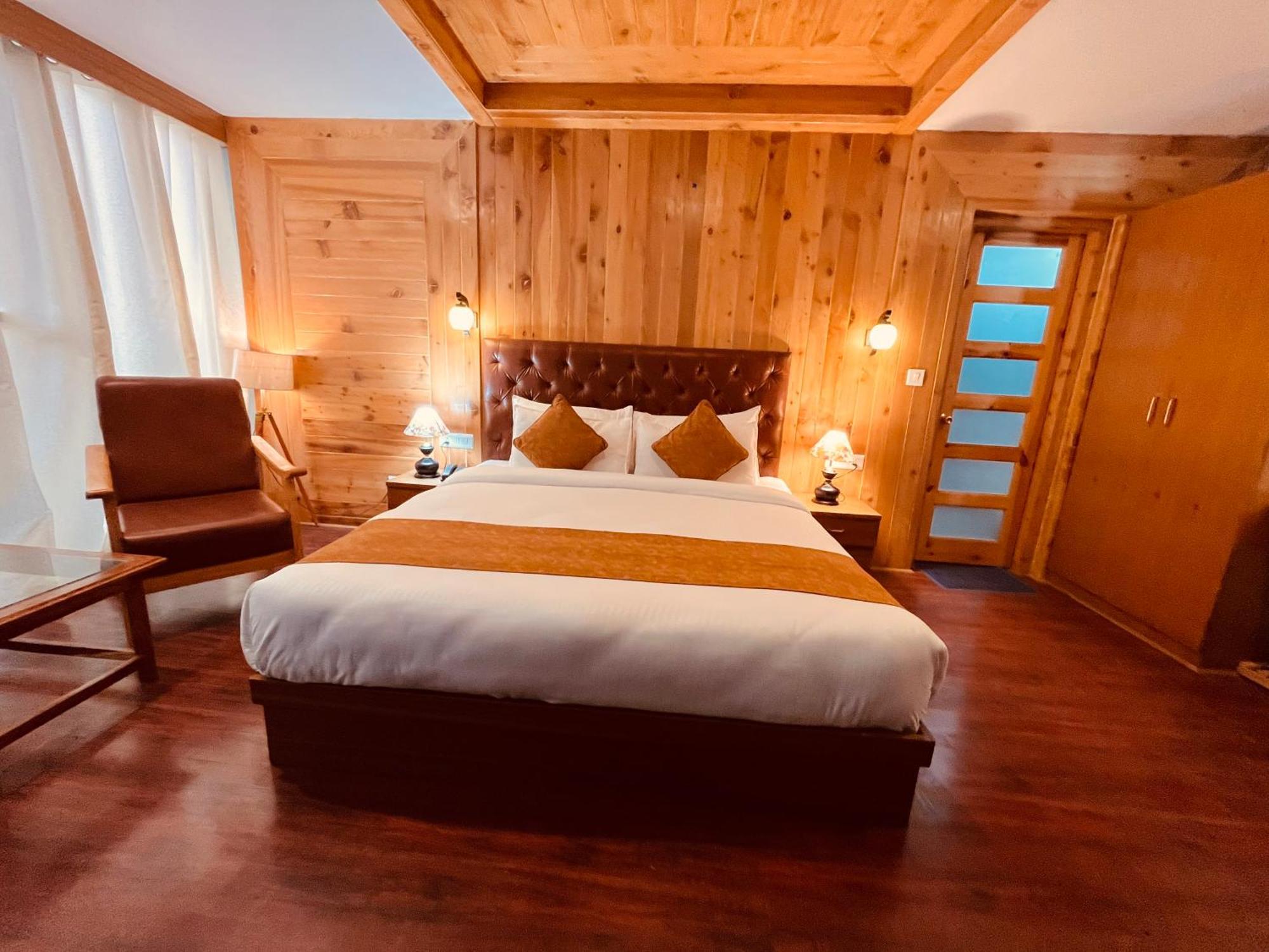 Vista Resort, Manali - ! Near Mall Road !! Hot & Cold Ac Rooms !! Best Selling !! Big Parking !! Luxury Collection !! Open Terrace !! Lift !! Playing Zone !! Property Of The Year ! Buitenkant foto