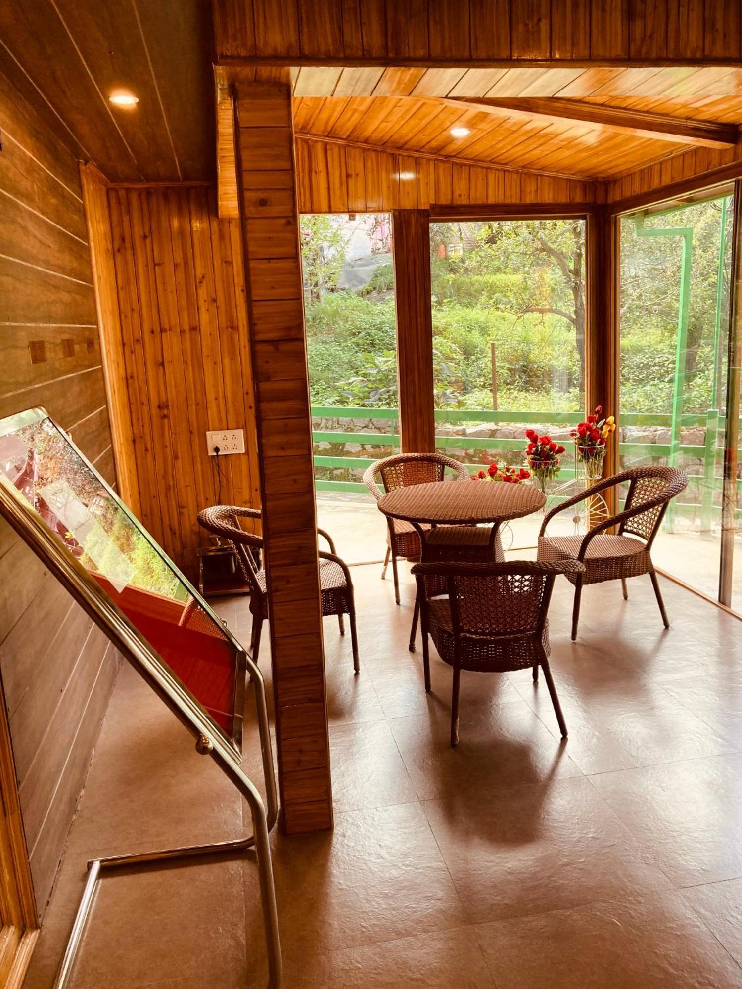 Vista Resort, Manali - ! Near Mall Road !! Hot & Cold Ac Rooms !! Best Selling !! Big Parking !! Luxury Collection !! Open Terrace !! Lift !! Playing Zone !! Property Of The Year ! Buitenkant foto