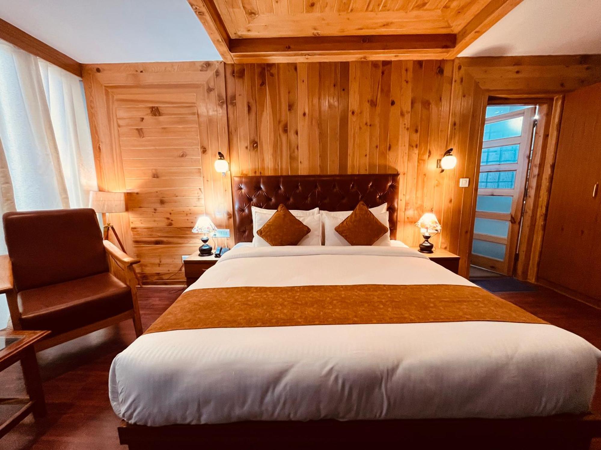 Vista Resort, Manali - ! Near Mall Road !! Hot & Cold Ac Rooms !! Best Selling !! Big Parking !! Luxury Collection !! Open Terrace !! Lift !! Playing Zone !! Property Of The Year ! Buitenkant foto