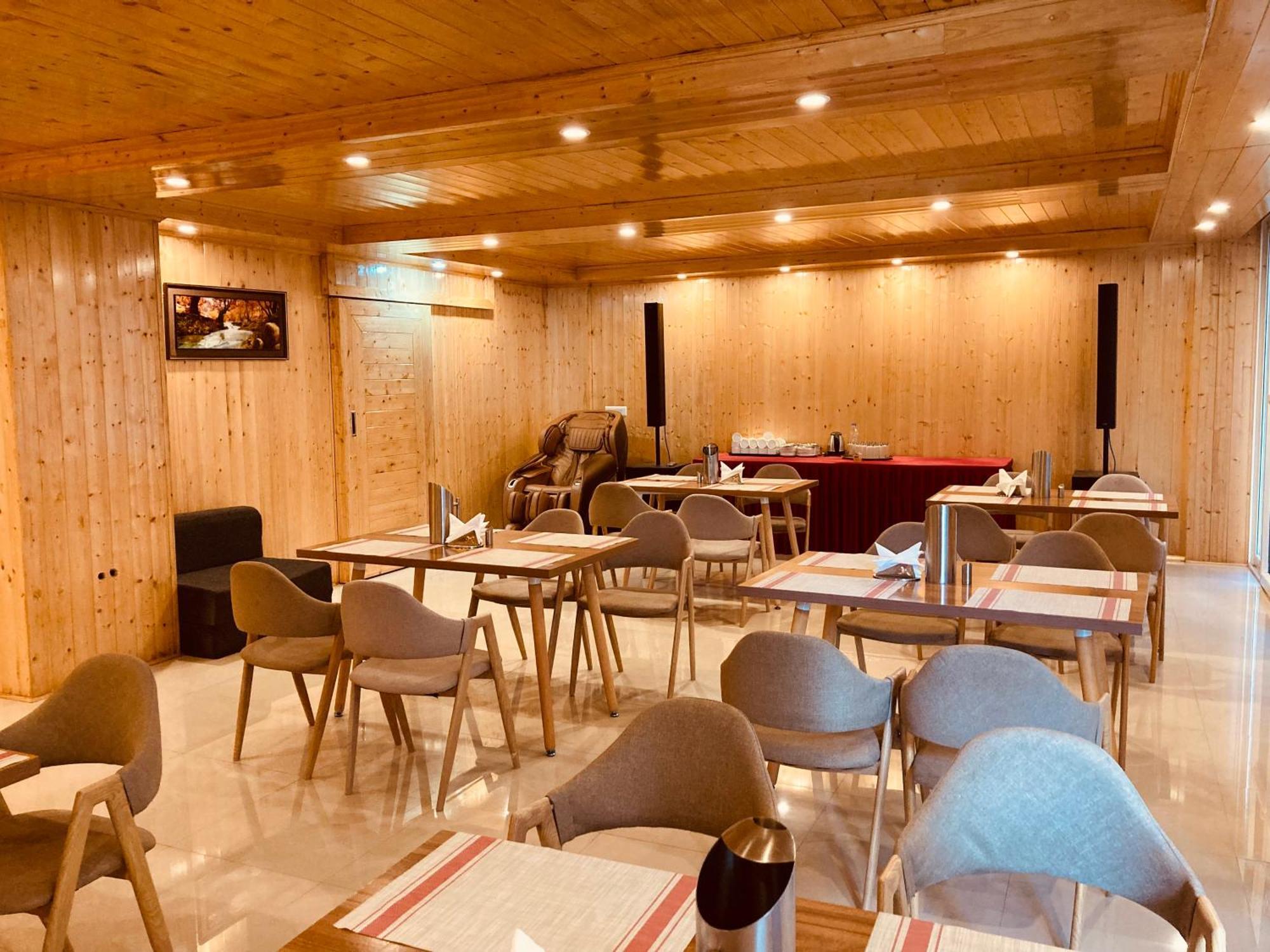 Vista Resort, Manali - ! Near Mall Road !! Hot & Cold Ac Rooms !! Best Selling !! Big Parking !! Luxury Collection !! Open Terrace !! Lift !! Playing Zone !! Property Of The Year ! Buitenkant foto