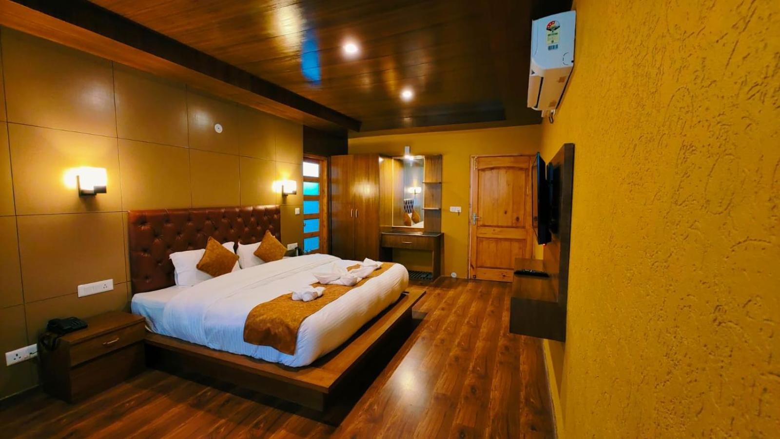 Vista Resort, Manali - ! Near Mall Road !! Hot & Cold Ac Rooms !! Best Selling !! Big Parking !! Luxury Collection !! Open Terrace !! Lift !! Playing Zone !! Property Of The Year ! Buitenkant foto