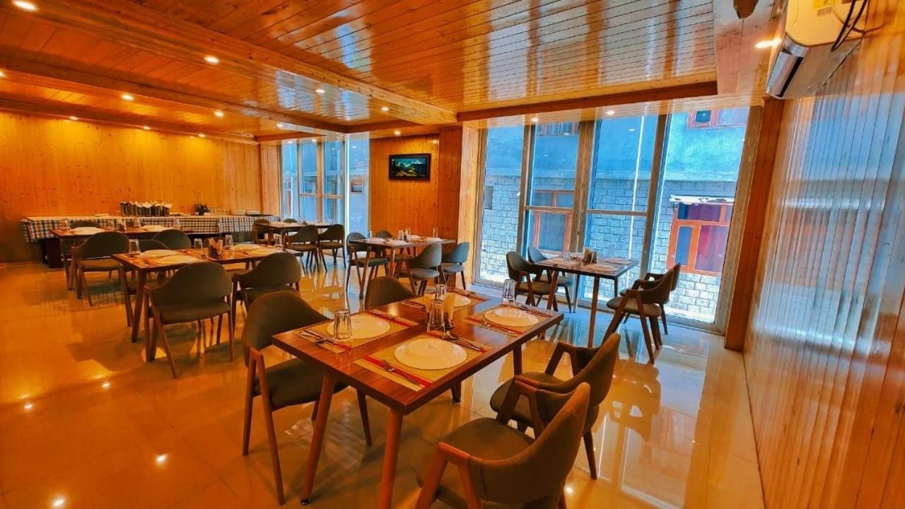 Vista Resort, Manali - ! Near Mall Road !! Hot & Cold Ac Rooms !! Best Selling !! Big Parking !! Luxury Collection !! Open Terrace !! Lift !! Playing Zone !! Property Of The Year ! Buitenkant foto