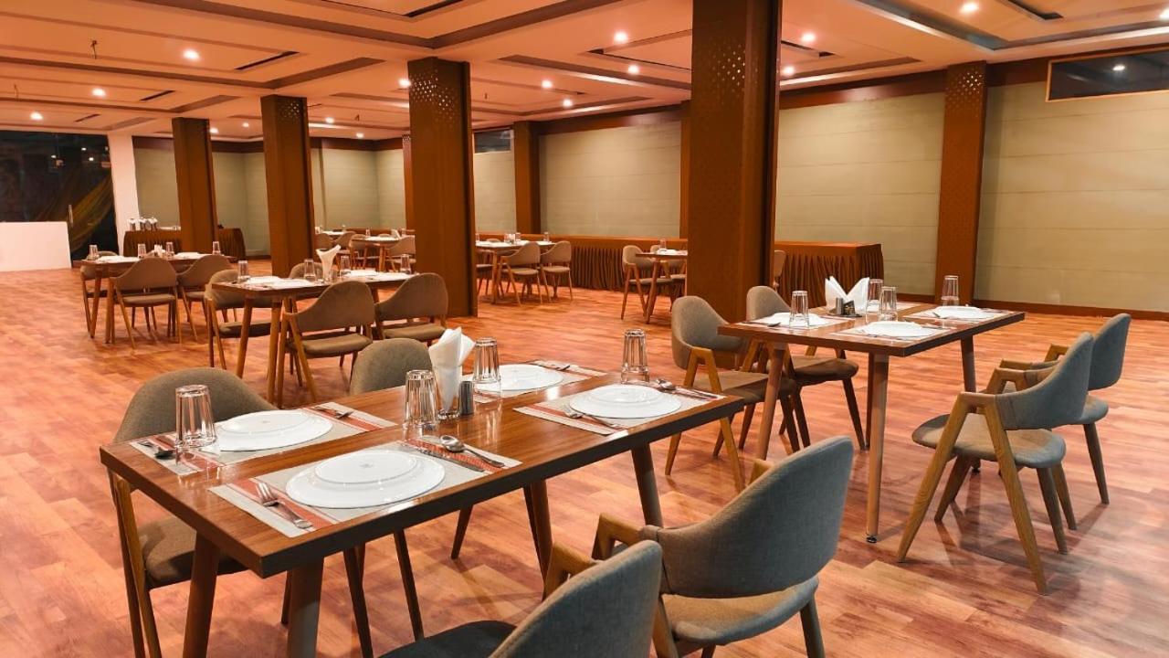 Vista Resort, Manali - ! Near Mall Road !! Hot & Cold Ac Rooms !! Best Selling !! Big Parking !! Luxury Collection !! Open Terrace !! Lift !! Playing Zone !! Property Of The Year ! Buitenkant foto