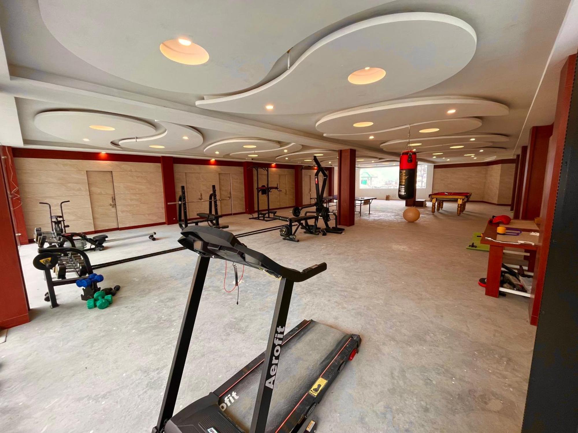 Vista Resort, Manali - ! Near Mall Road !! Hot & Cold Ac Rooms !! Best Selling !! Big Parking !! Luxury Collection !! Open Terrace !! Lift !! Playing Zone !! Property Of The Year ! Buitenkant foto