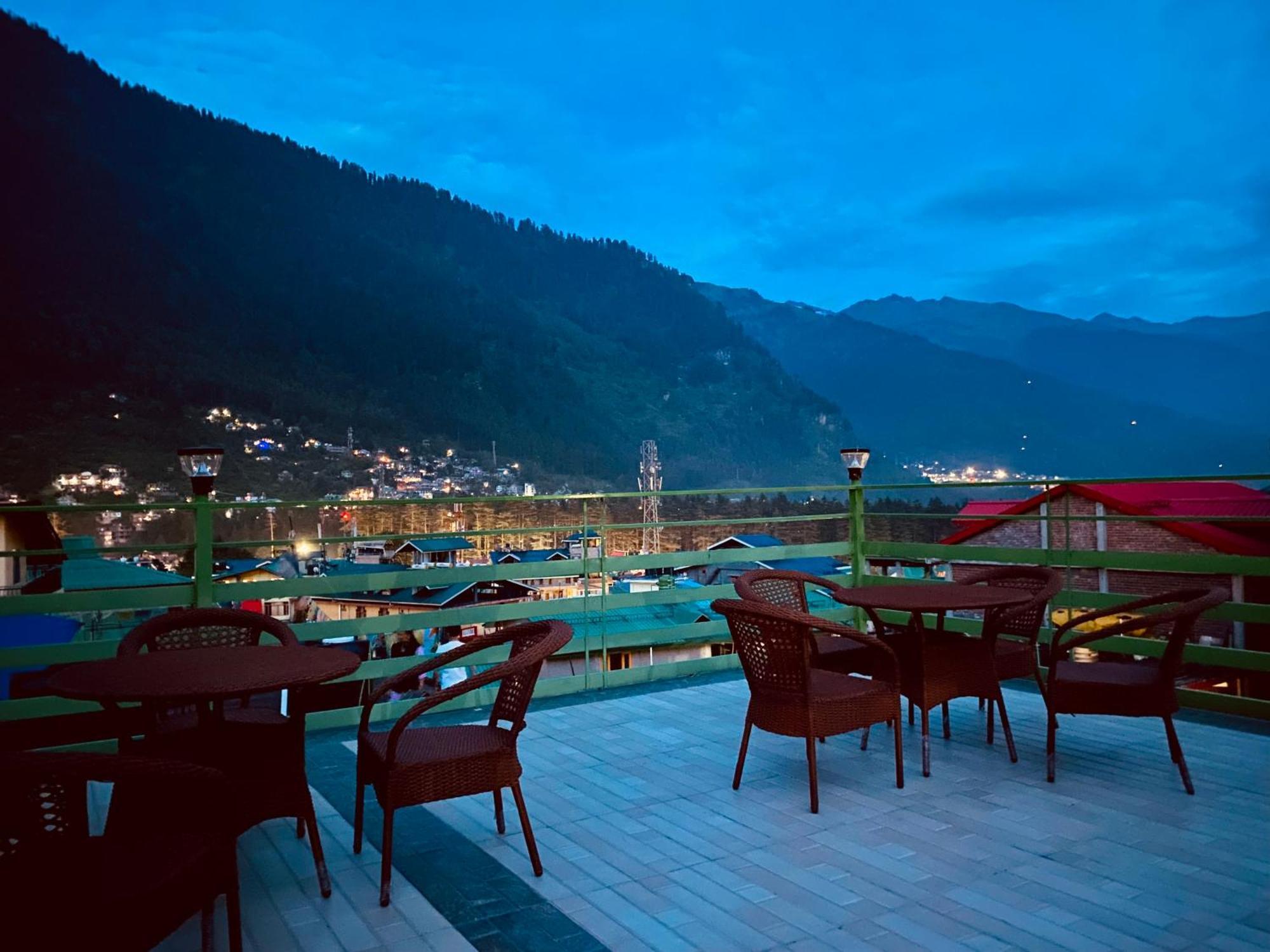 Vista Resort, Manali - ! Near Mall Road !! Hot & Cold Ac Rooms !! Best Selling !! Big Parking !! Luxury Collection !! Open Terrace !! Lift !! Playing Zone !! Property Of The Year ! Buitenkant foto