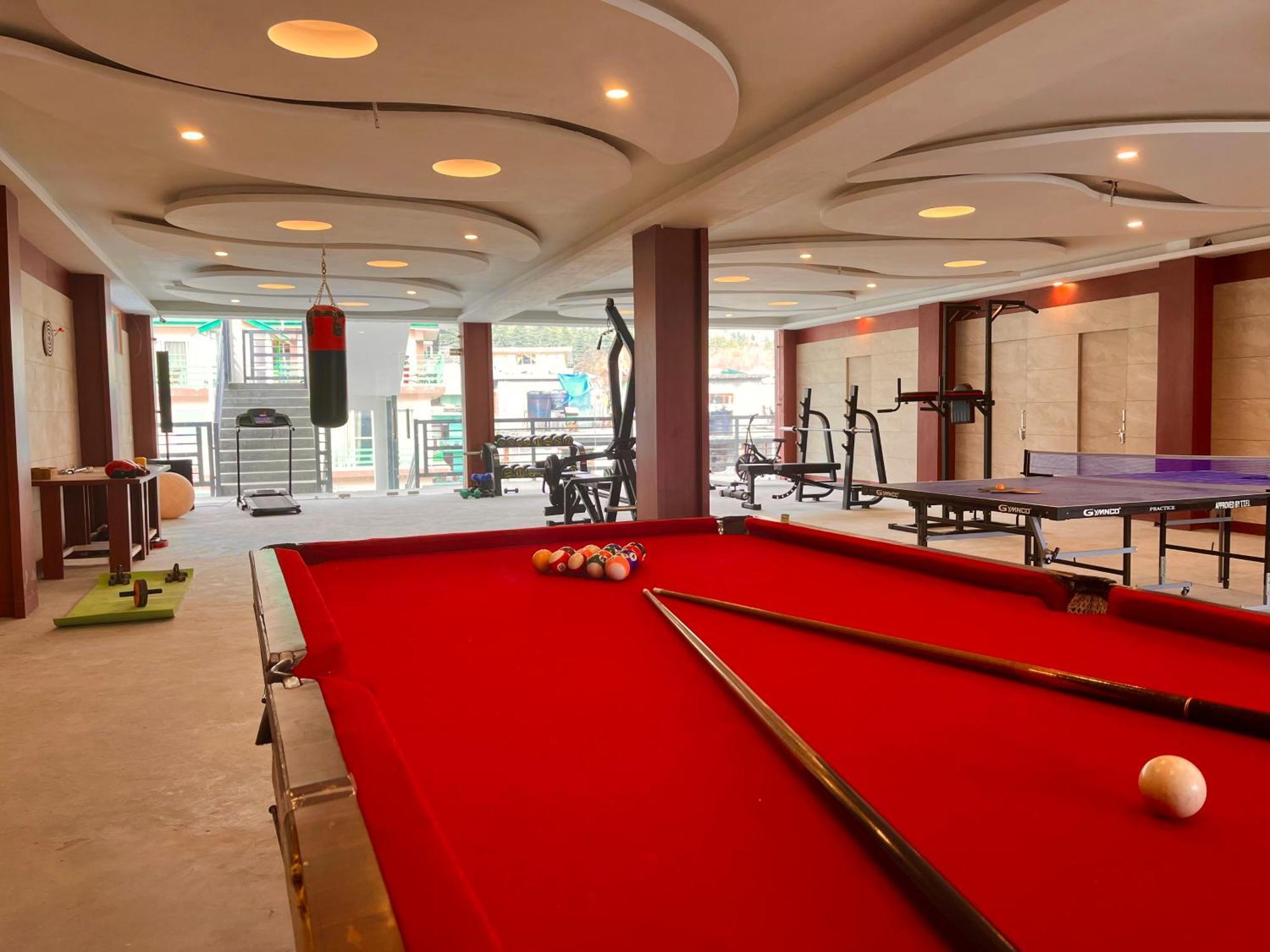 Vista Resort, Manali - ! Near Mall Road !! Hot & Cold Ac Rooms !! Best Selling !! Big Parking !! Luxury Collection !! Open Terrace !! Lift !! Playing Zone !! Property Of The Year ! Buitenkant foto